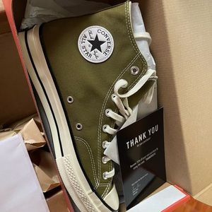 Mens converse Size 10.5 in Dark Moss (looks Olive)